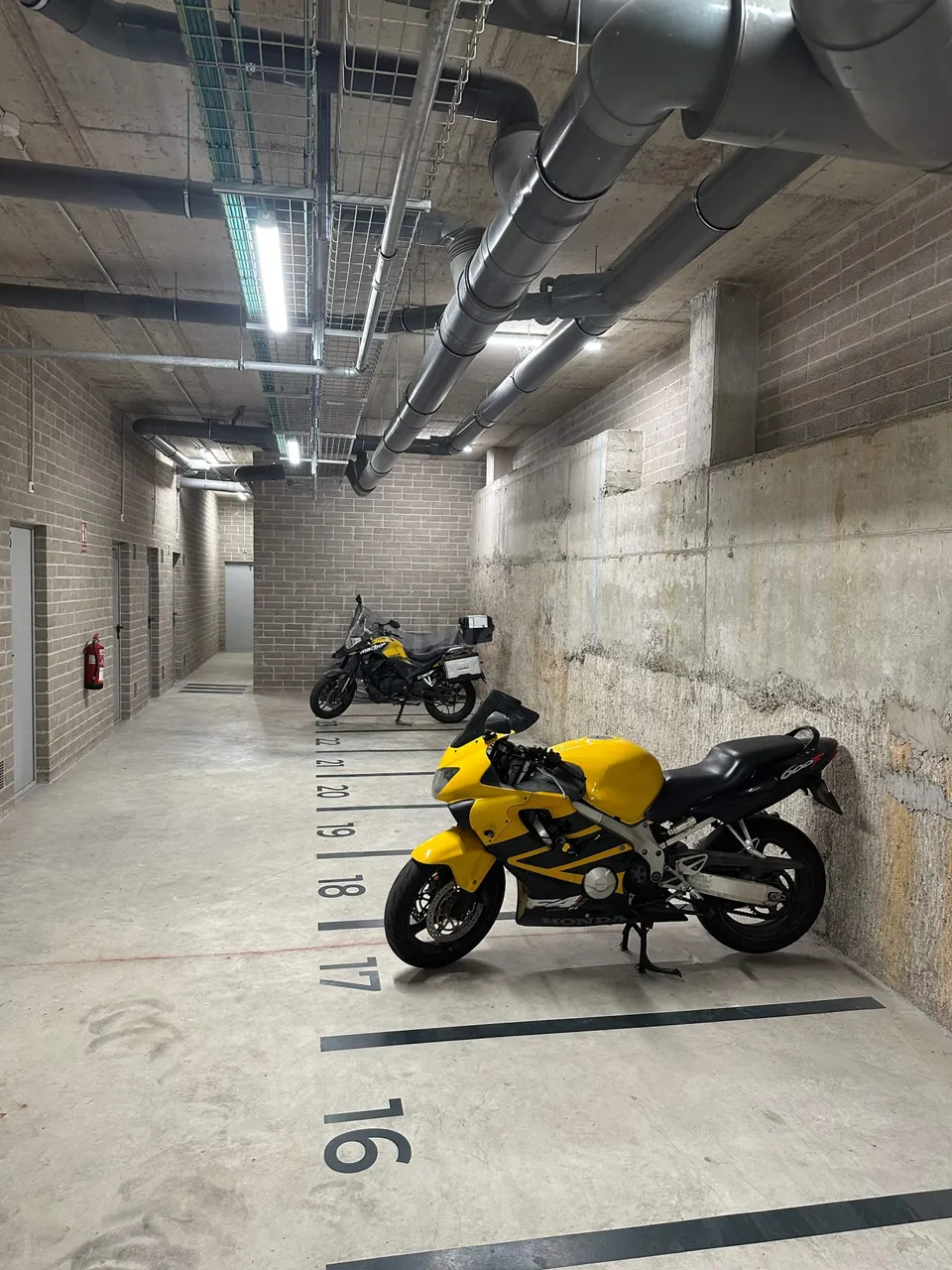 Plaza de parking para moto en La Sínia, Martorell
