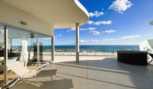 LLAVE EN MANO. ÁTICO IMPRESIONANTE CON ENORME TERRAZA, ORIENTACIÓN SUR Y VISTAS PANORÁMICAS AL MAR — 11