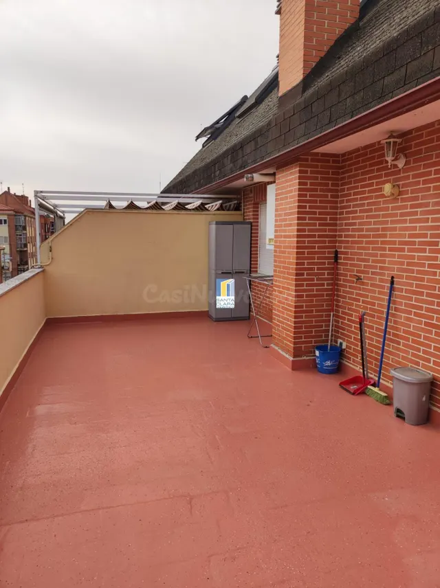 APARTAMENTO ÁTICO DÚPLEX EN ALQUILER CON UN DORMITORIO EN ZO - foto 2