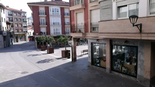 Local comercial 75m² en alquiler - Kaleberria al lado BBVA - foto 5