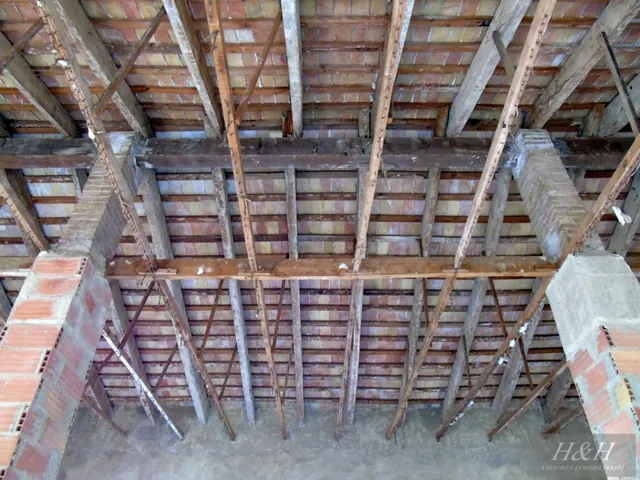 Se alquila escaleta para uso comercial en Jorge Juan. /HH Asesores, Inmobiliaria en Burjassot/. — 14