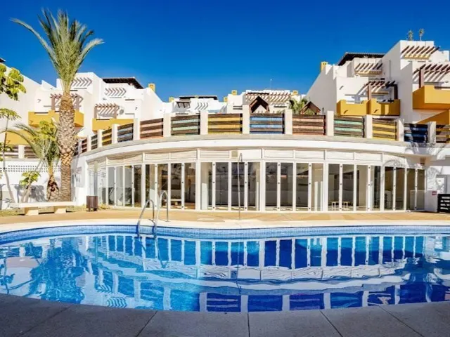 ¡Ático Exclusivo con Piscina Climatizada y Pista de Pádel en - foto 4