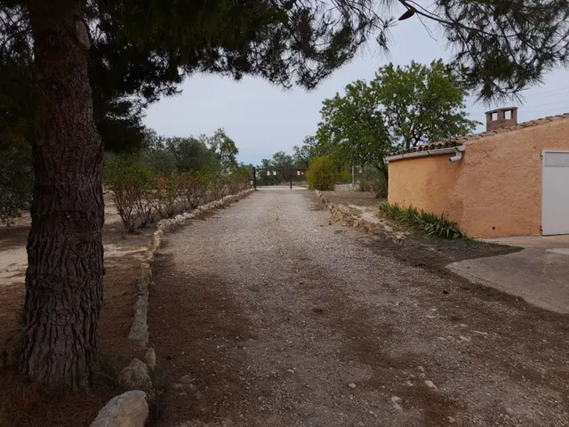 OPORTUNIDAD CASA RUSTICA EN FINCA DE 0,7 HAS.CON VIVIENDA EN SU INTERIOR, PISCINA Y ALMACENES EN MORA LA NOVA — 40