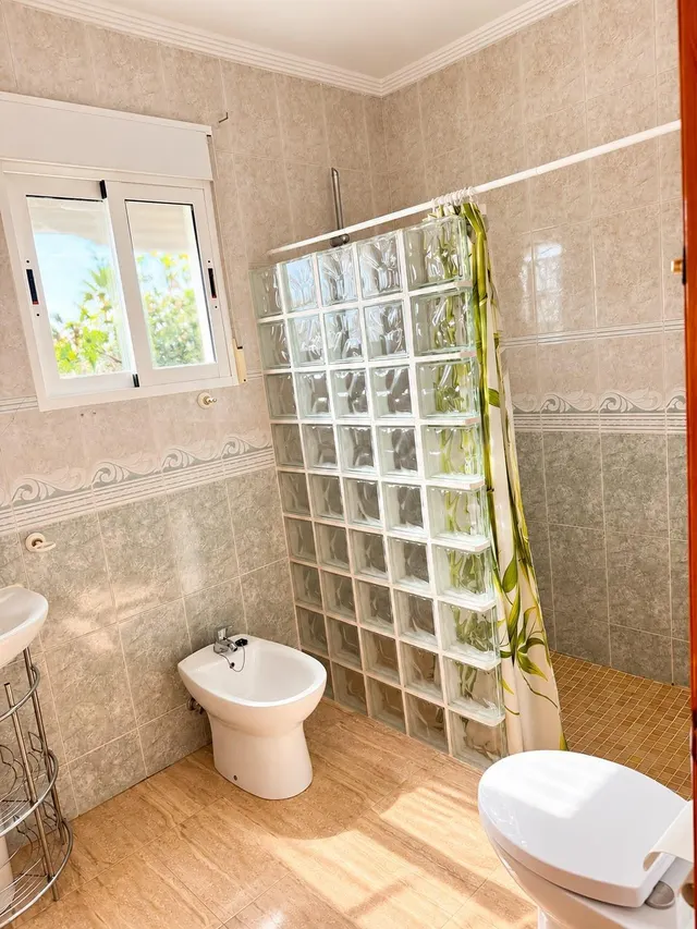 Chalet con piscina privada y parcela — 17