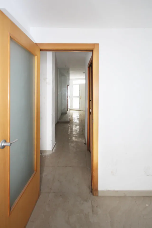 Bajo en esquina para convertir en vivienda o negocio en Alaquàs. con informe de arquitecto — 19
