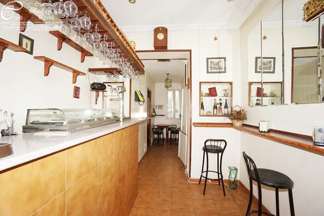 BAR CAFETERIA FRENTE A METRO Y RENFE PIRAMIDES — 16