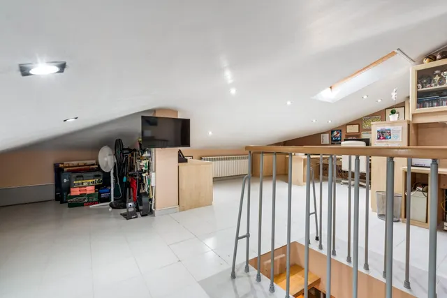 Dúplex  con 3 dormitorios mas buhardilla, 2 baños, balcón, vistas panoramicas. — 23