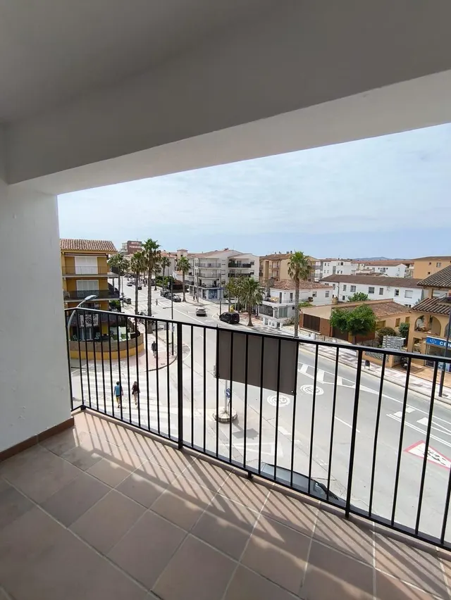 Piso en la Avinguda de Grècia en l'Estartit - foto 4