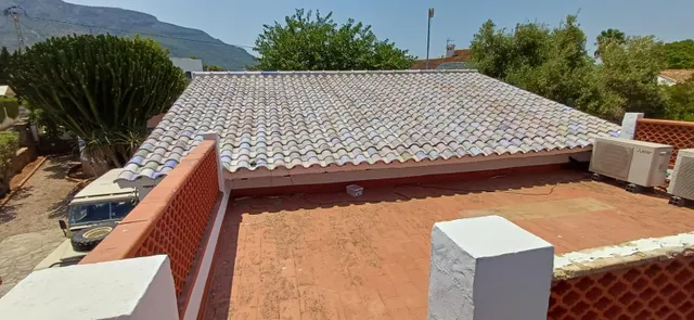 Alquiler anual  Chalet en zona Santa Lucía, con amplia parcela y todas las comodidades — 42