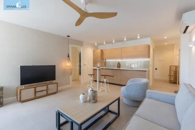 ¡exclusivo apartamento en primera linea de playa con reforma integral de alta gama! — 4