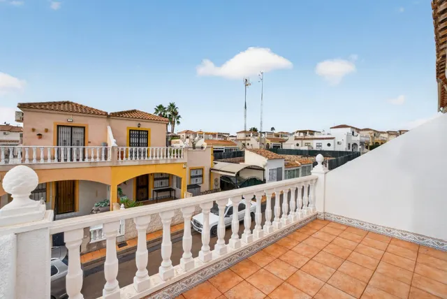 Serena V – Adosado tipo Quad con 3 dormitorios, jardín, piscina comunitaria y parking privado en Los Altos — 23