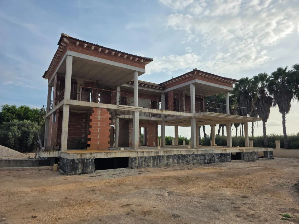 Espectacular finca rústica con proyecto de construcción y licencia en Los Montesinos