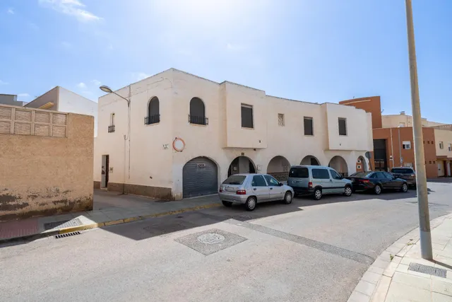 Se Vende Casa de Dos Plantas en Retamar Centro — 32