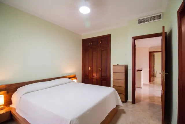 ¡Tu nuevo hogar en Bormujos! Magnífico chalet en alquiler con patio. — 42