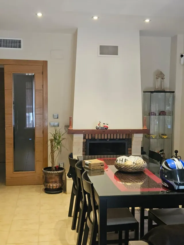 229 m2, 3 plantas y 8 placas solares para vivir sin mirar el recibo a fin de mes — 39