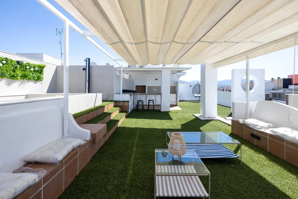 Ático Dúplex Reformado con Terraza de Ensueño en Armilla