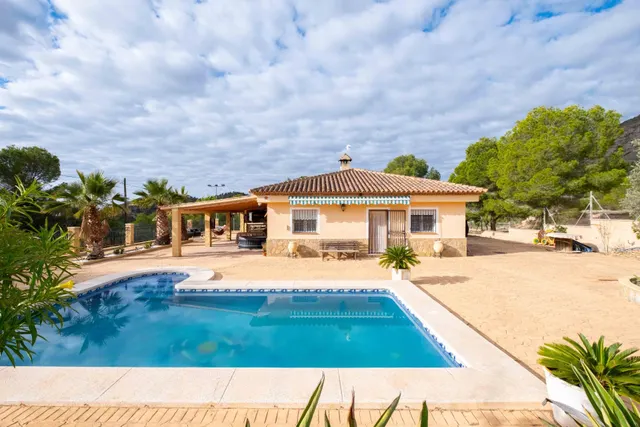 Preciosa finca Chalet con 4 dormitorios y 3.000 m2 de parcela vallada en la Robella — 11