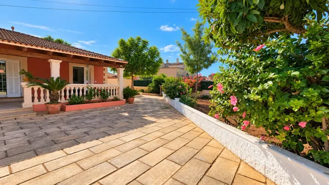 Encantadora casa de una sola planta con apartamento independiente en Bunyola — 36