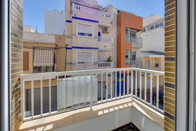 Casa adosada reformada en el centro de Torrevieja – calle la paz — 21