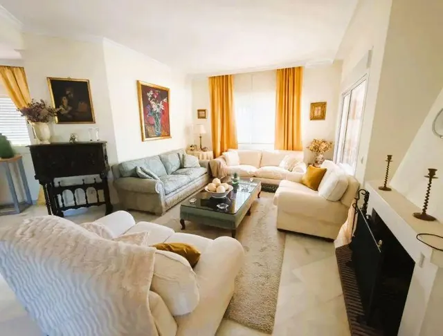Villa en venta en Nueva Andalucía, Marbella, con vistas al mar y cerca de Puerto Banús — 43