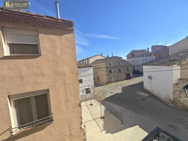 CASA EN CELLA — 33