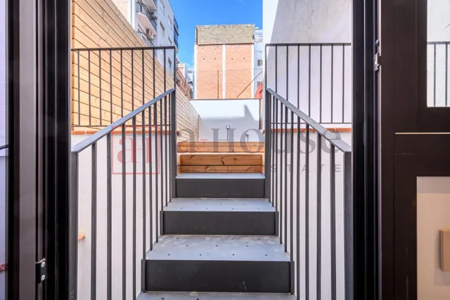 PISO DE OBRA NUEVA CON TERRAZA DE 30M2 LISTO PARA ENTRAR A VIVIR CERCA DE LA SAGRADA FAMILIA — 28