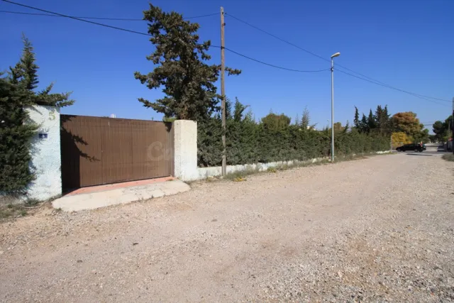 CAMPOAMOR: ESPECTACULAR FINCA, 3500 M2 DE PARCELA CON 2 VIVI