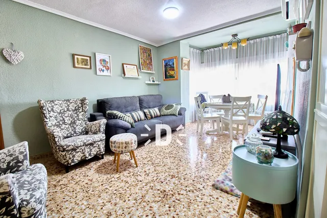 ¡Luminoso piso de 4 dormitorios con ascensor y cocina reform - foto 4