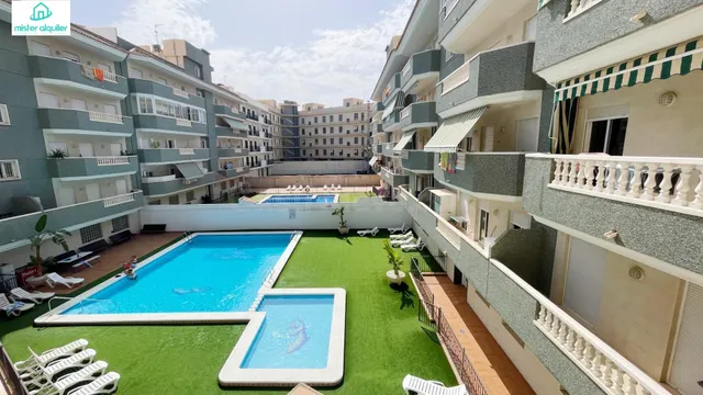 AMPLIO PISO DE 3 DORMITORIOS CON PISCINA, GARAJE Y DOS TERRA - foto 3