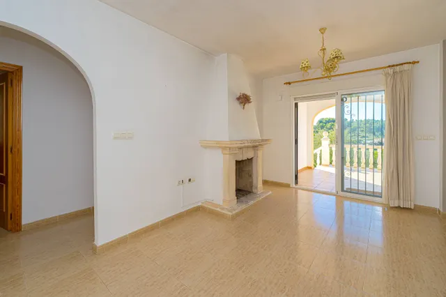 Villa en venta en Les Fonts, Benitachell, con piscina comunitaria y un gran potencial — 10