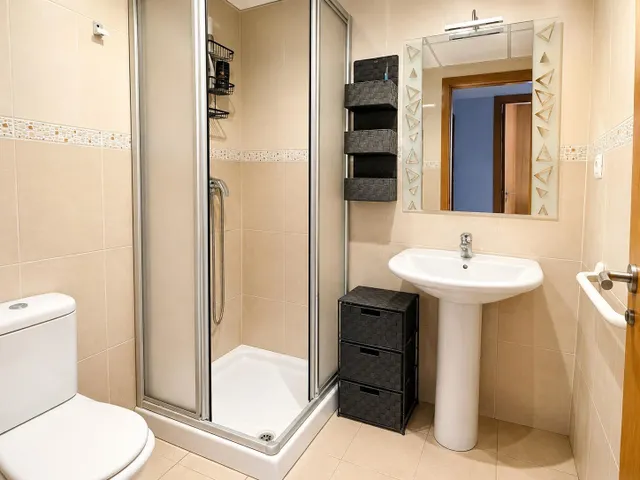 Espacio, comodidad y ubicación: vivienda familiar con ascensor, balcón, parking y trastero en Amposta. — 9