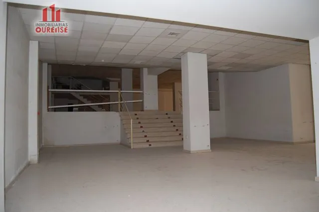 AMPLIO LOCAL COMERCIAL EN EL VEINTIUNO — 10