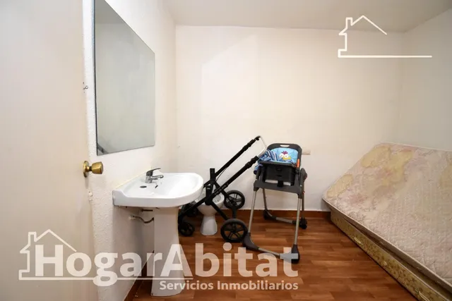 AMPLIA CASA PARA REFORMAR CON 7 DORMITORIOS EN EL CENTRO — 15
