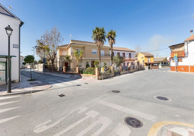 Casa en esquina con amplios espacios en Belicena, Vegas del Genil — 29