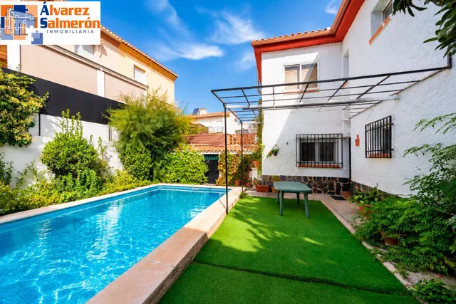 Preciosa casa en Ogíjares con piscina y jardín — 17