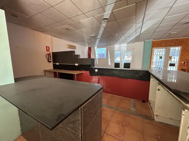 Local comercial 140m² en venta - Villamartin — 15