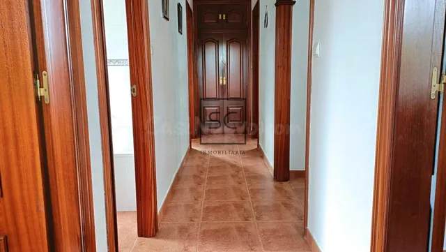 Luminosa casa con 9 habitaciones en O Feal-Xuvia, Narón - foto 2
