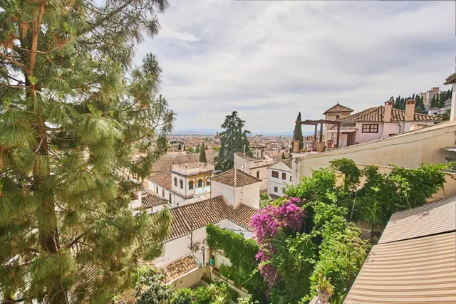 LUJOSO CHALET EN LOS JARDINES DE LA ALHAMBRA - foto 3
