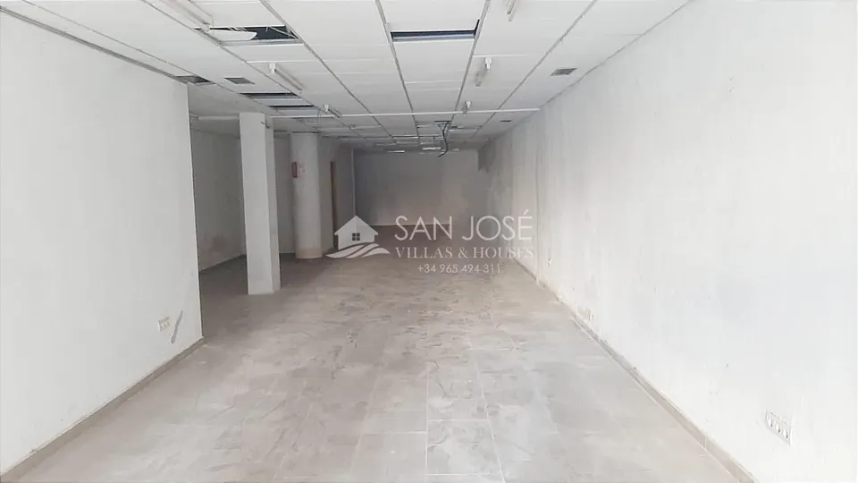 SE VENDE O ALQUILA LOCAL CENTRICO EN ELCHE