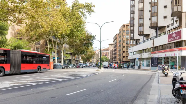 Amplia Vivienda en Avenida César Augusto con Garaje — 41