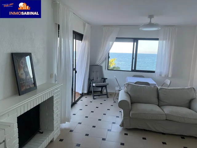 Impresionante Piso en Primera Línea de Playa en La Romanilla, Roquetas de Mar por €310.000 — 9