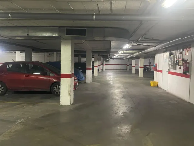 PISO RENTA LIBRE MUY LUMINOSO CON GARAJE Y 3 DORMITORIOS MUY BIEN SITUADO EN AVDA. PUERTA DEL SUR — 23