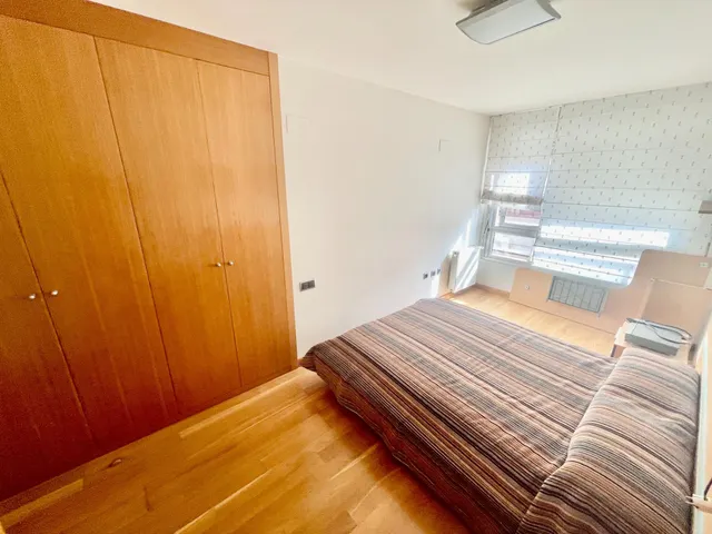 Muy buen piso de 4 Dorm. en Av. Oscar Espla — 17