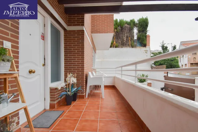 Unifamiliar pareada en rebites, con patio, solárium y garaje — 35