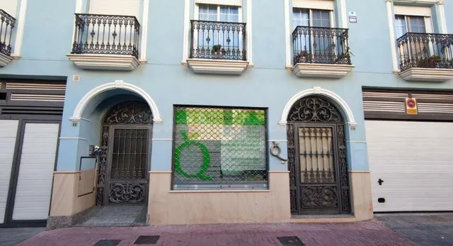 SE VENDE local comercial OKUPA en C Calle López Lacal Ign 1 - foto 4