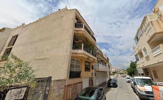 SE VENDE piso OKUPA en C POLA DE SIERO 27 de Torrevieja — 3