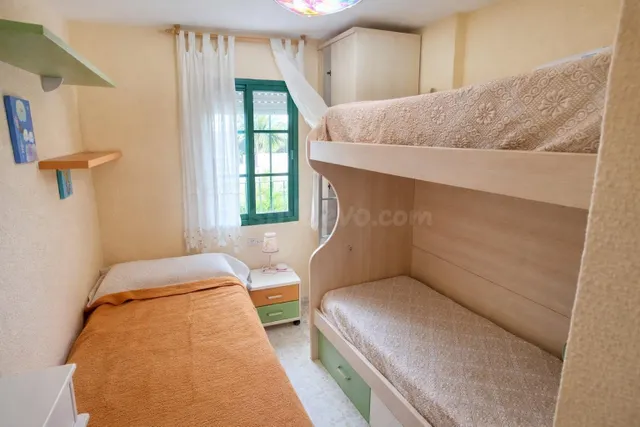 SE VENDE PISO EN CHICLANA DE LA FRONTERA , ZONA CAMPANARIO - foto 5