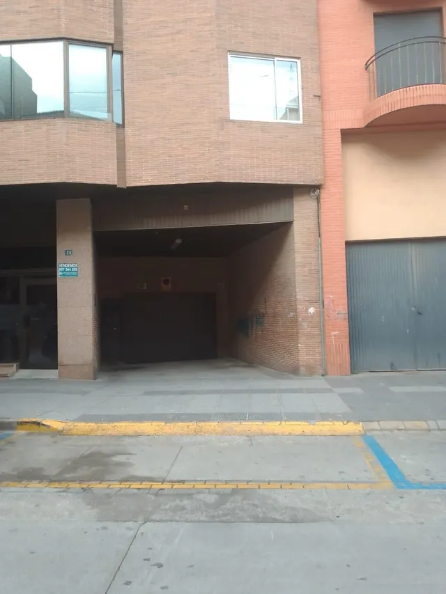 PLAZA DE GARAJE A LA VENTA EN ZONA CENTRO — 2
