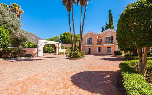 Chalet 20 habitaciones 1785m² en venta - Marbella — 46