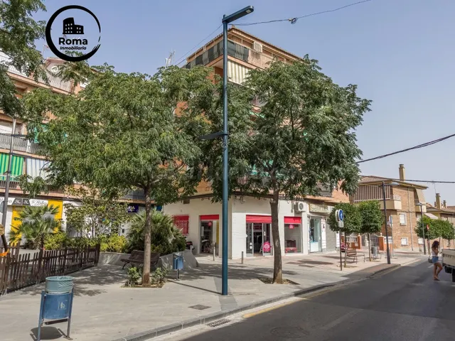 Piso de 3 Dorm. en Armilla (frente al AYUNTAMIENTO y Metro). - foto 2